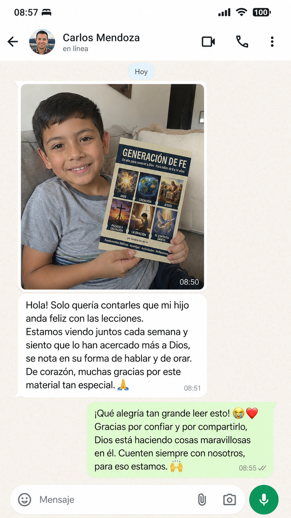 Mensaje de WhatsApp de Carlos Mendoza mostrando a su hijo con el cuaderno