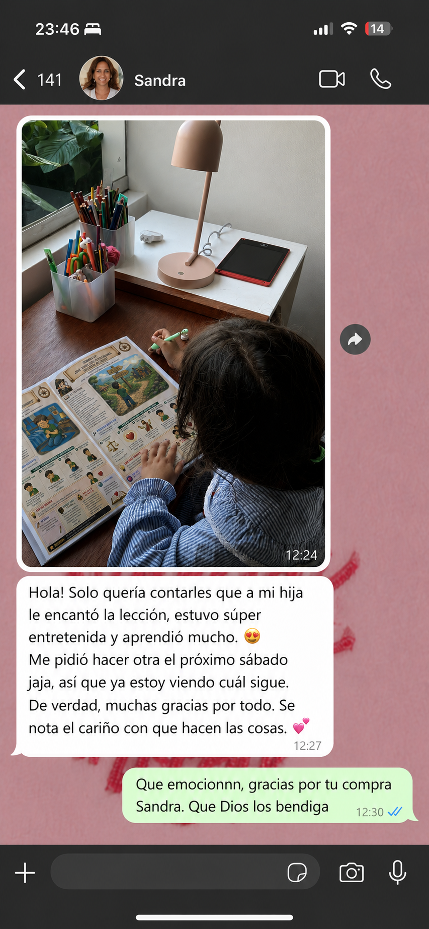 Mensaje de WhatsApp de Sandra contando que a su hija le encantó la lección